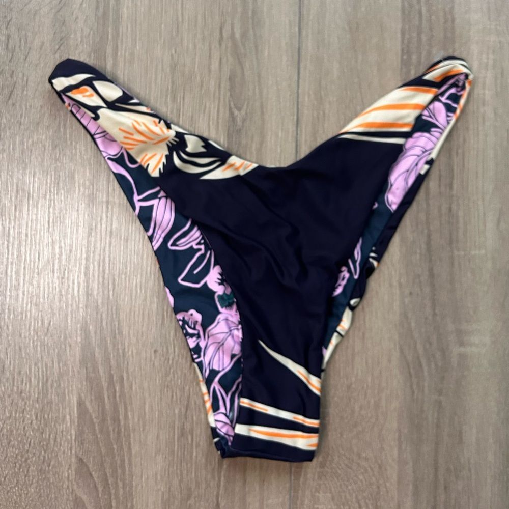 Maaji Navy Floral Reversible Slim Bikini Bottom Size Small